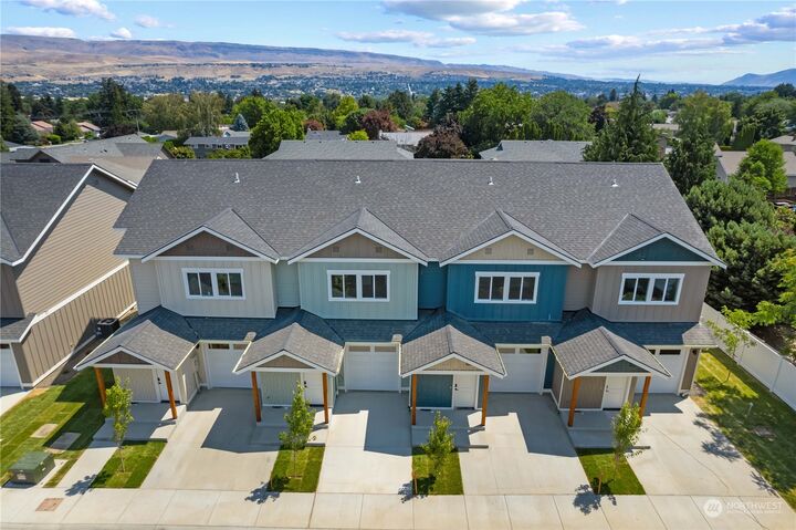 Property Photo: 1030 Finch Lane C3 WA 98801