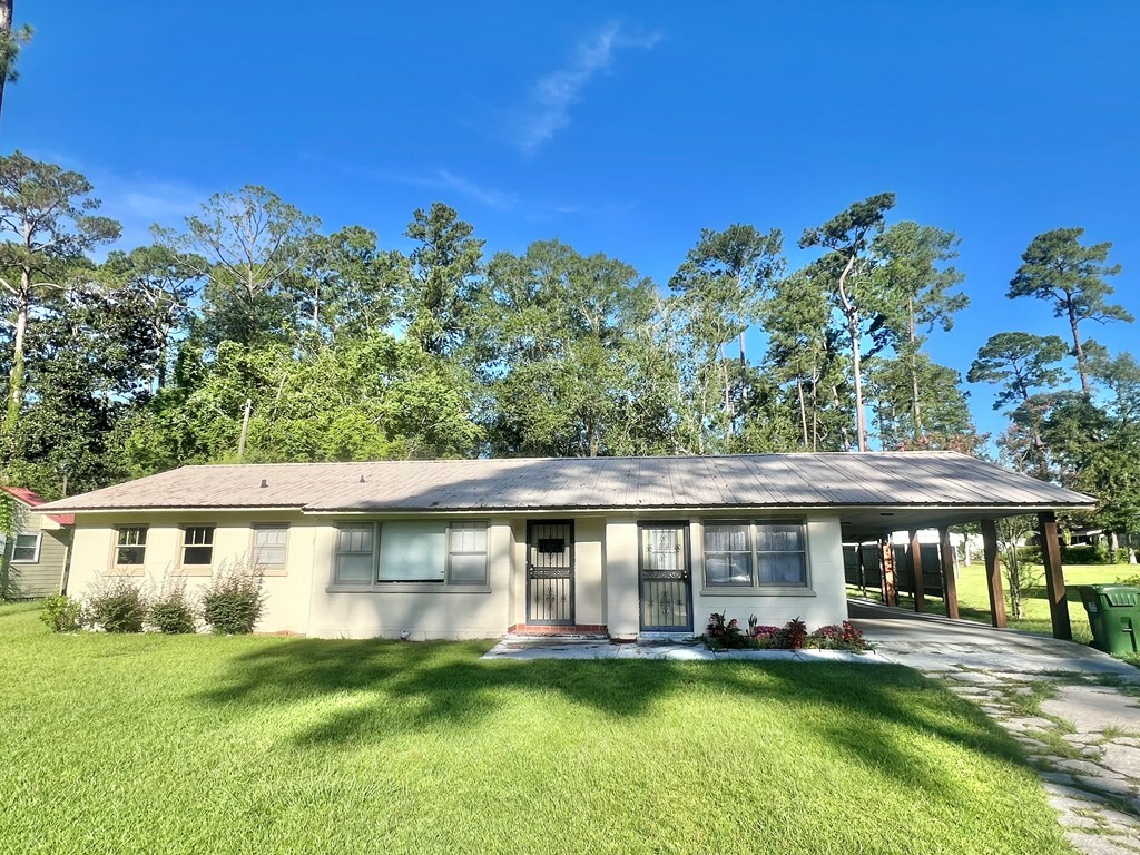 Property Photo:  203 Lake Drive  GA 31643 