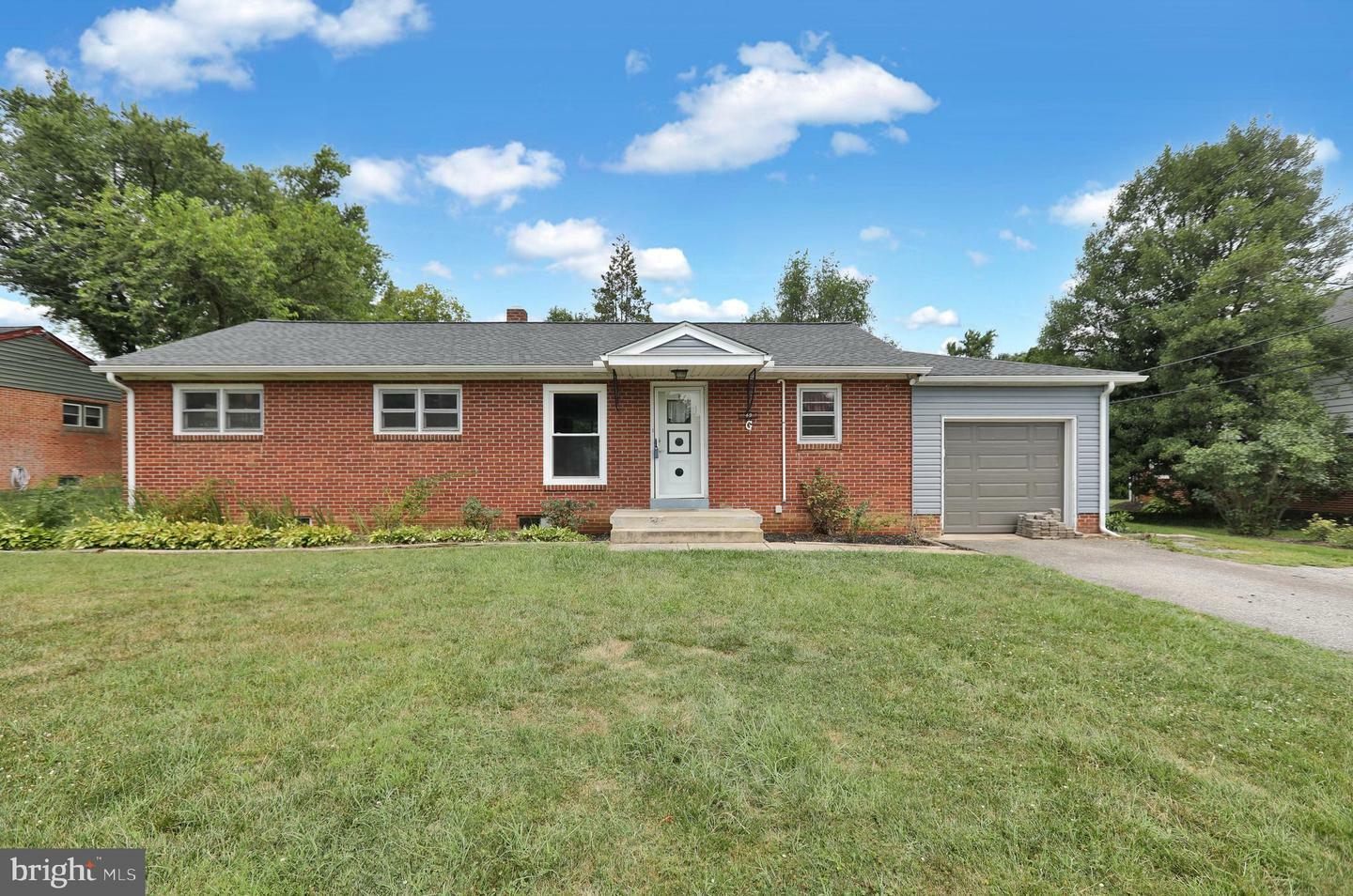 Property Photo:  49 Delp Road  PA 17601 