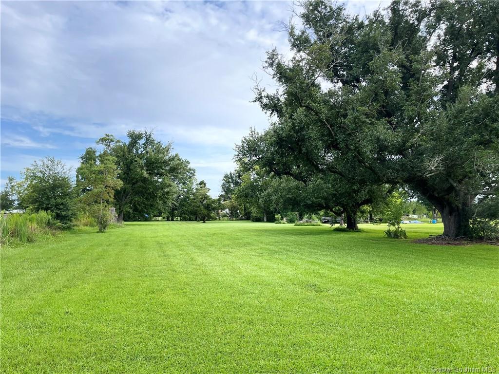 Property Photo:  1209 W Tank Farm Road  LA 70605 