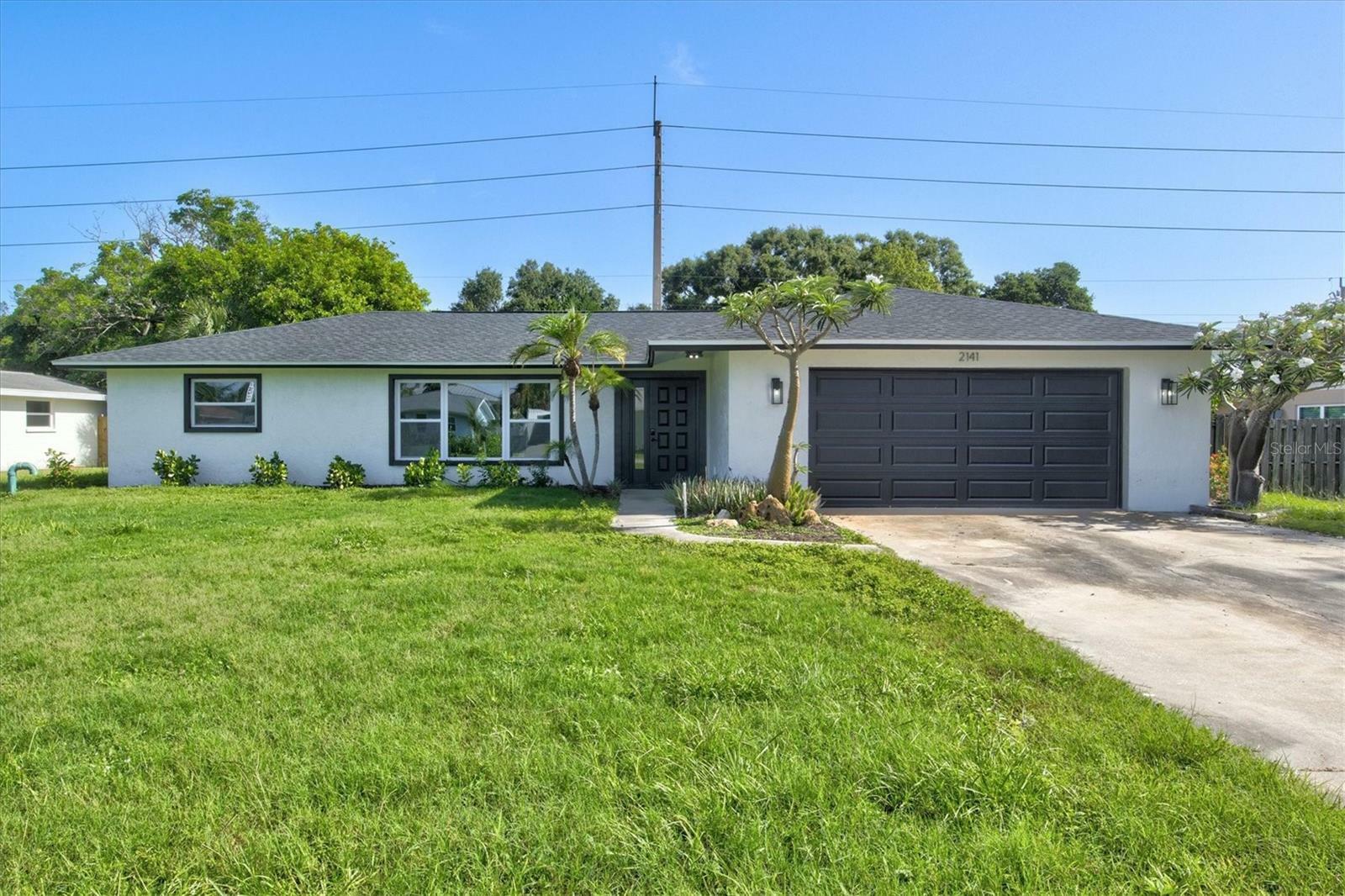 Property Photo:  2141 Fiesta Drive  FL 34231 