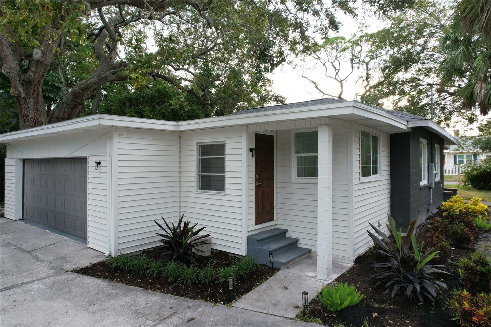 Property Photo:  1401 22nd Street W  FL 34205 