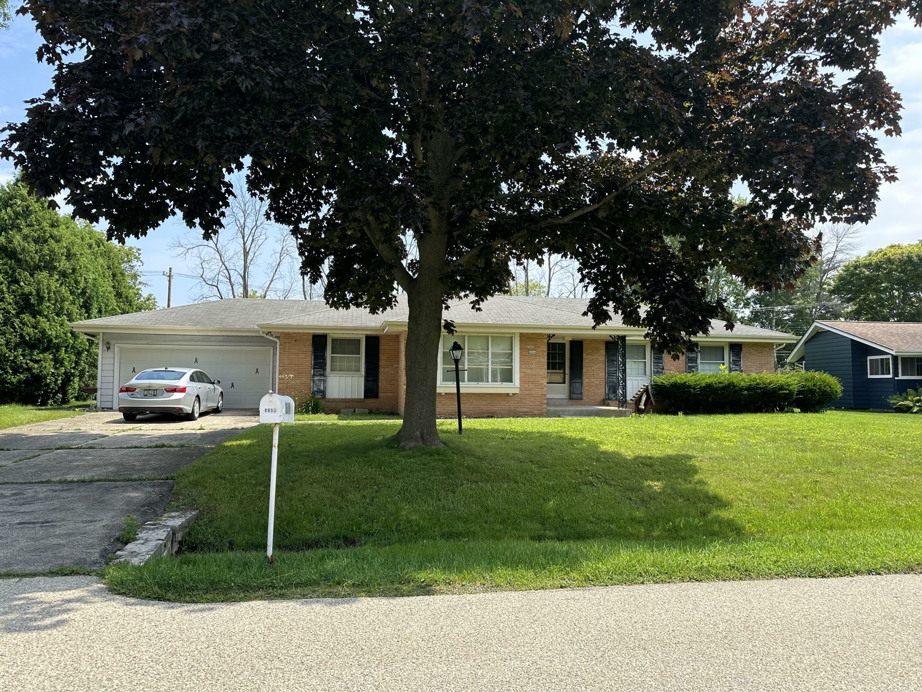 Property Photo:  8664 N Manor Ct  WI 53217 