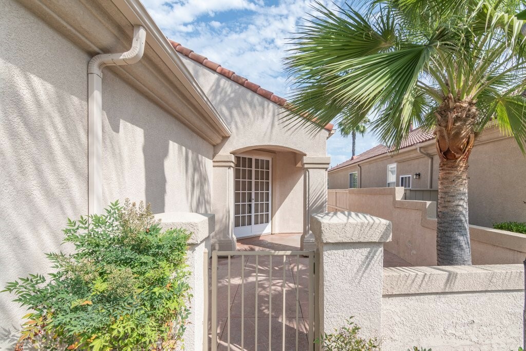 Property Photo:  40041 Corte Fortuna  CA 92562 