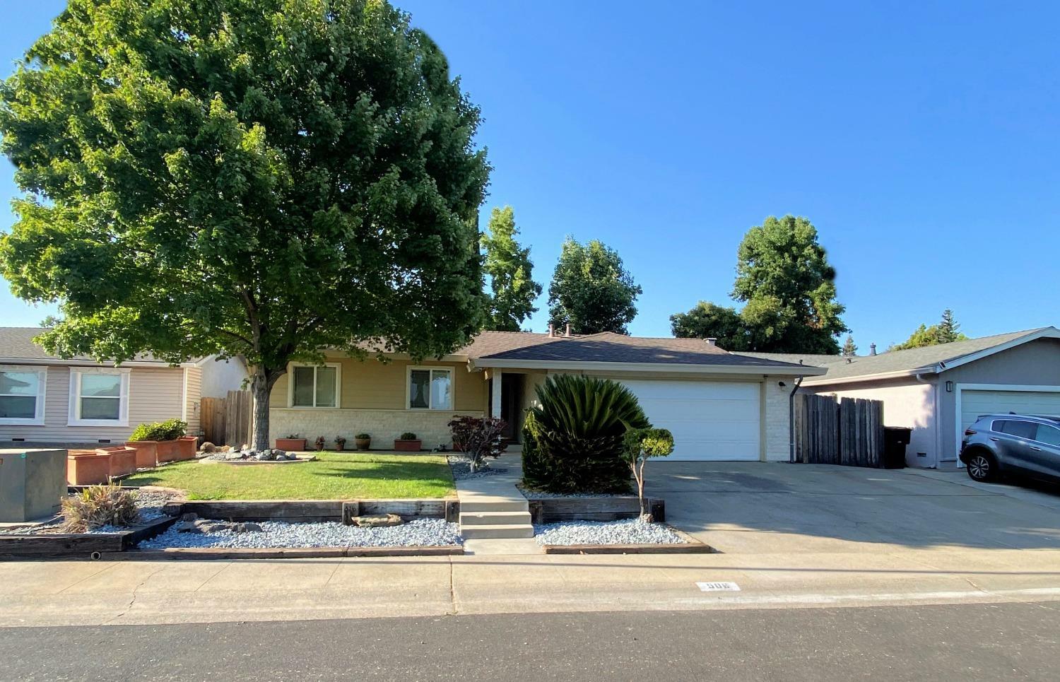 Property Photo:  506 Lyndhurst Avenue  CA 95678 