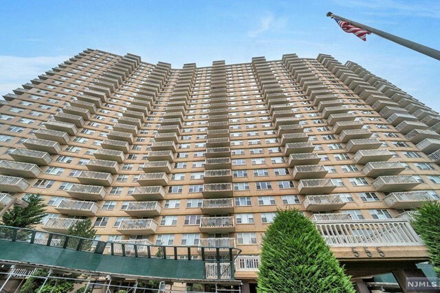 Property Photo:  555 North Avenue 25U  NJ 07024 