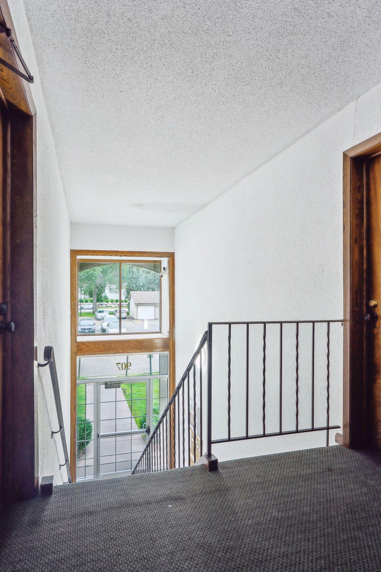 Property Photo:  907 11th Avenue S 6  MN 55343 