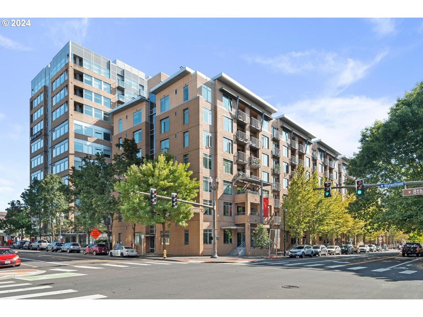 Property Photo: 701 Columbia St 211 WA 98660