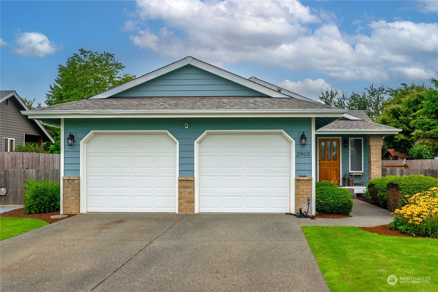 Property Photo:  2905 Elmont Ave  WA 98022 