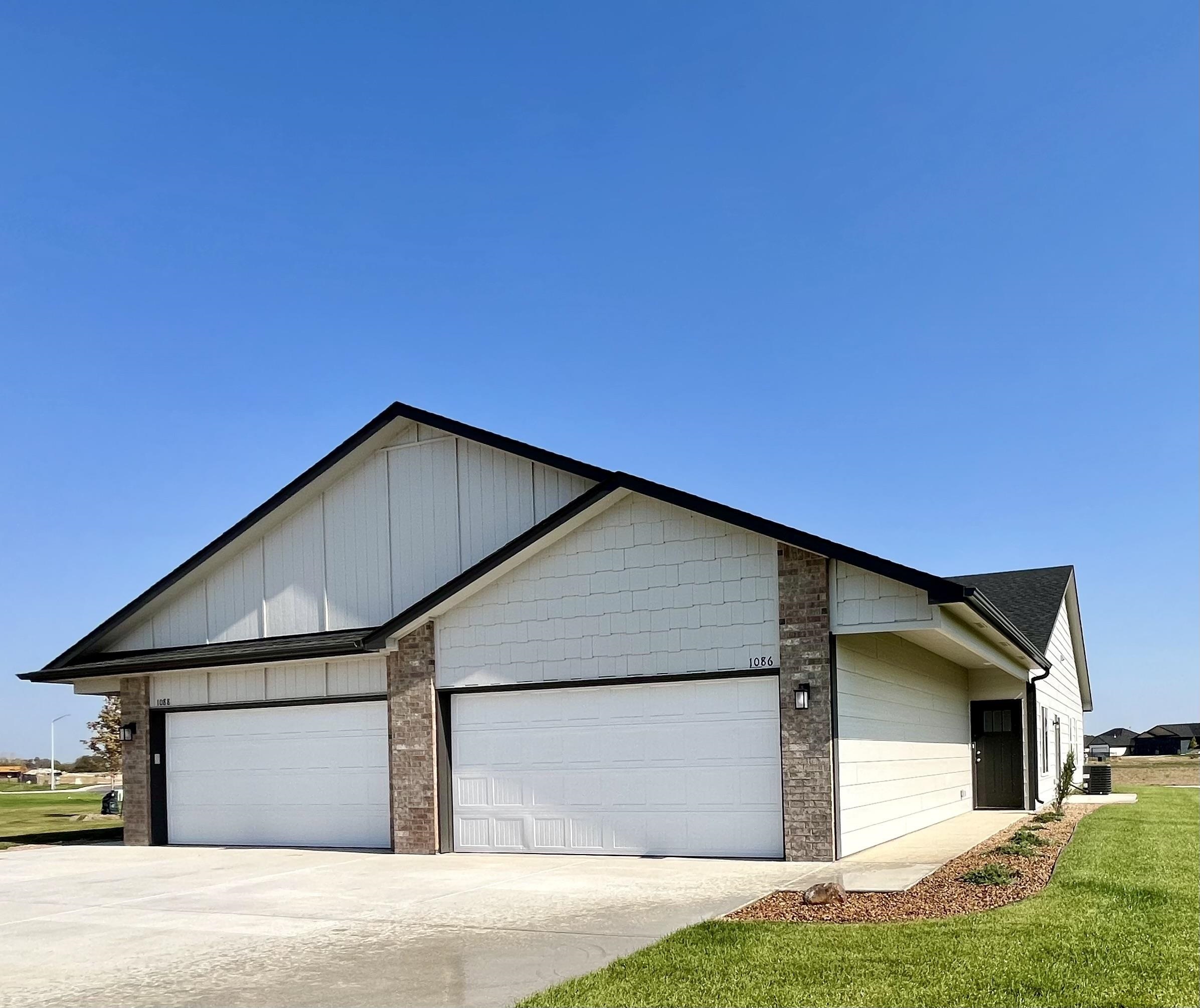 Property Photo: 1086 W Trek Ct KS 67052