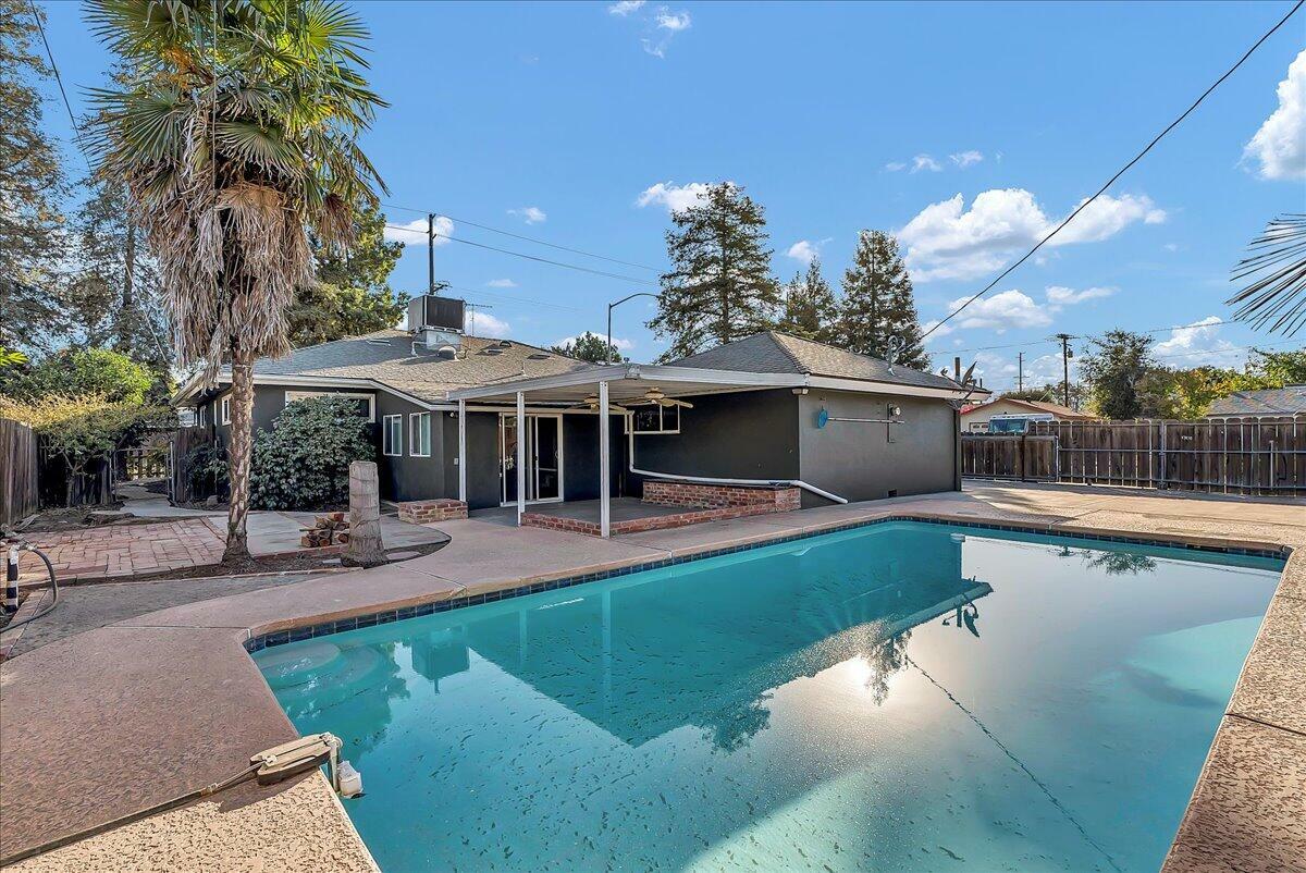 Property Photo:  2518 W Walnut Avenue  CA 93277 