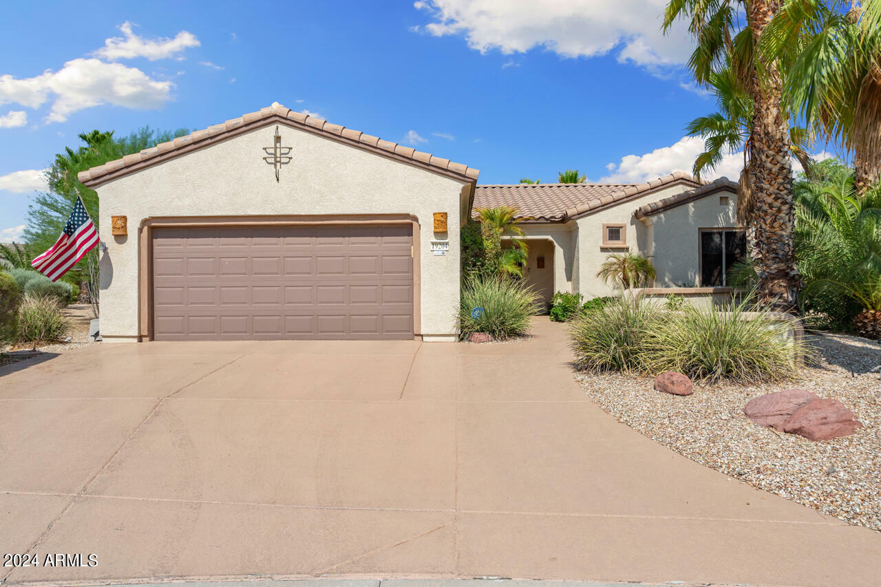 Property Photo:  19204 N Hunters Run  AZ 85387 