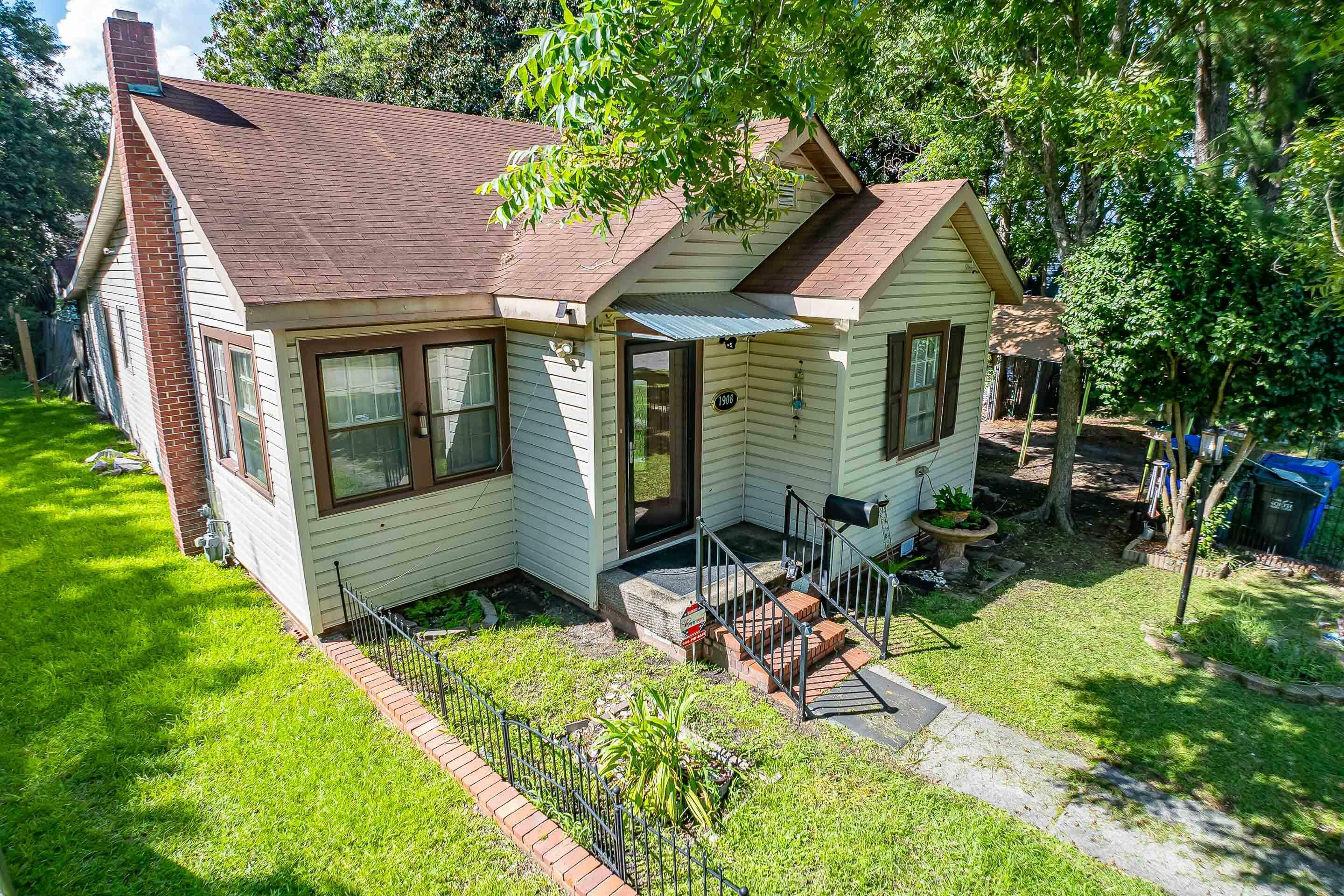 Property Photo:  1908 Iris Street  SC 29405 