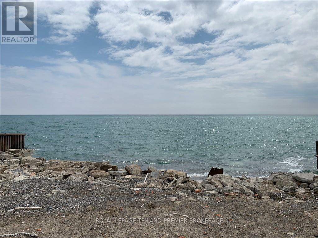 Property Photo:  18094 Erie Shore Drive  ON N0P 1A0 