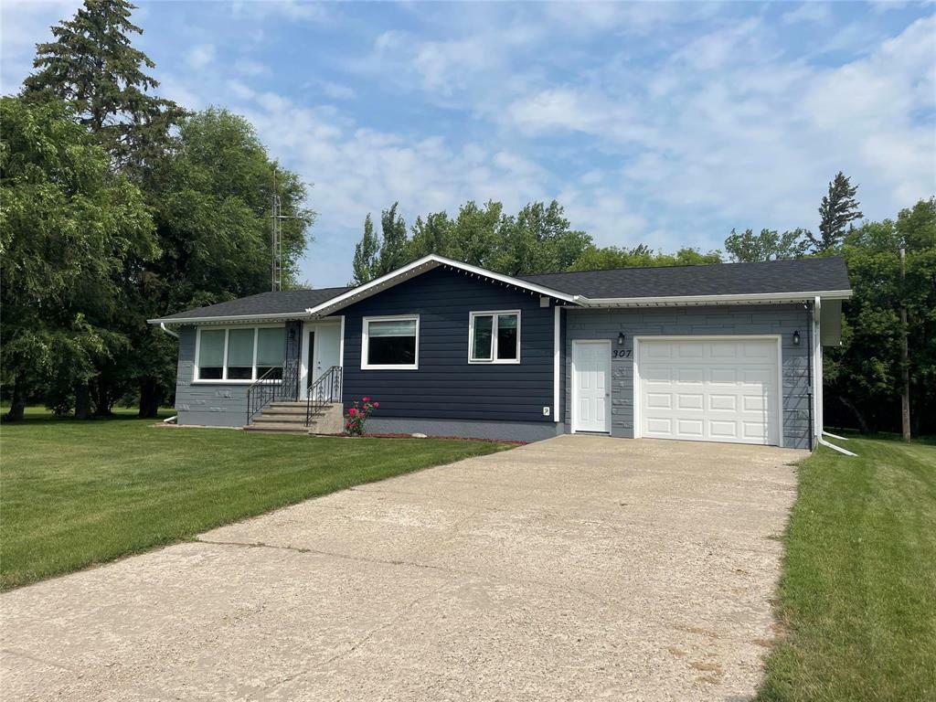 307 Black Avenue West  Oakburn MB R0J 1L0 photo