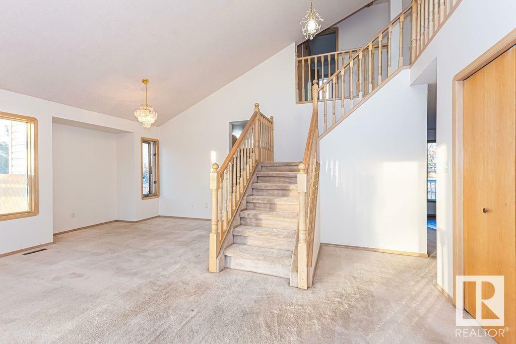 Photo de la propriété:  15244 54 Street NW  AB T5A 2K7 