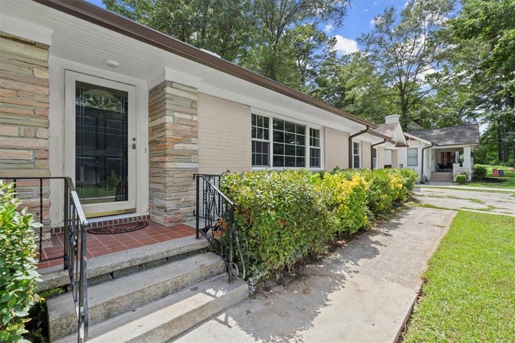 Property Photo:  2150 Cascade Road SW  GA 30311 