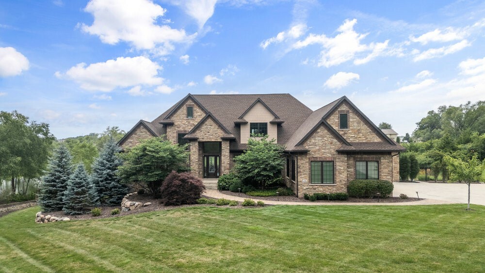 Property Photo:  1745 Glen Oaks Drive  IA 50266 