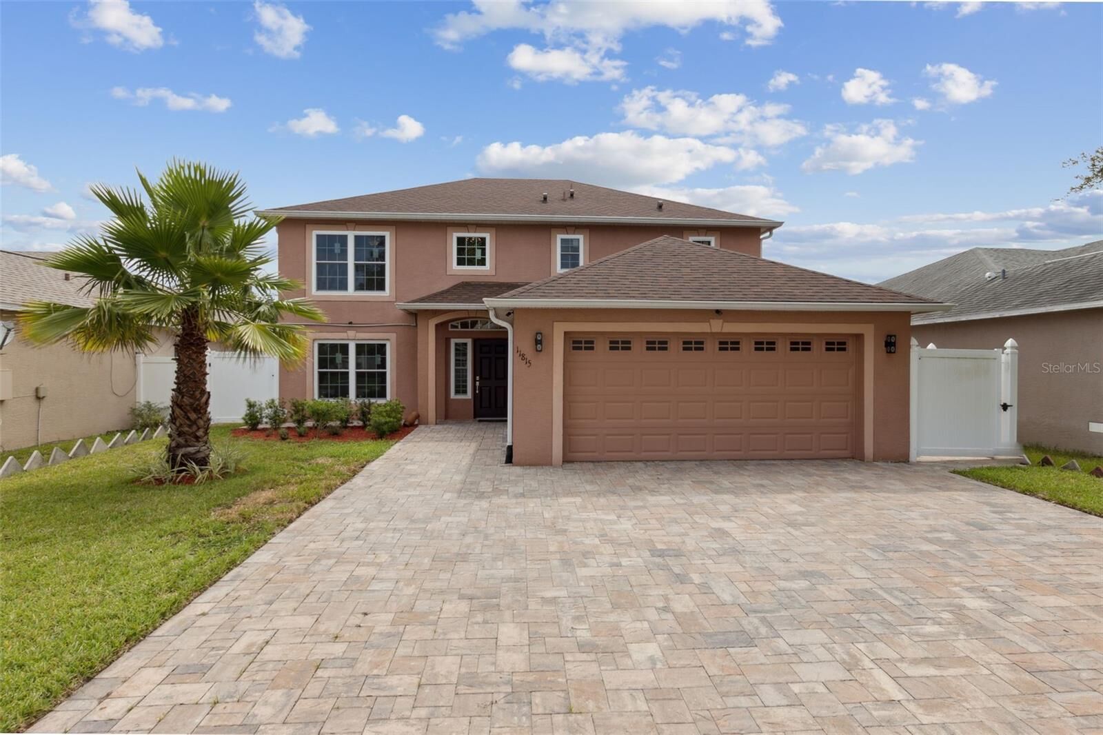 Property Photo: 11815 Pethrick Drive FL 32824