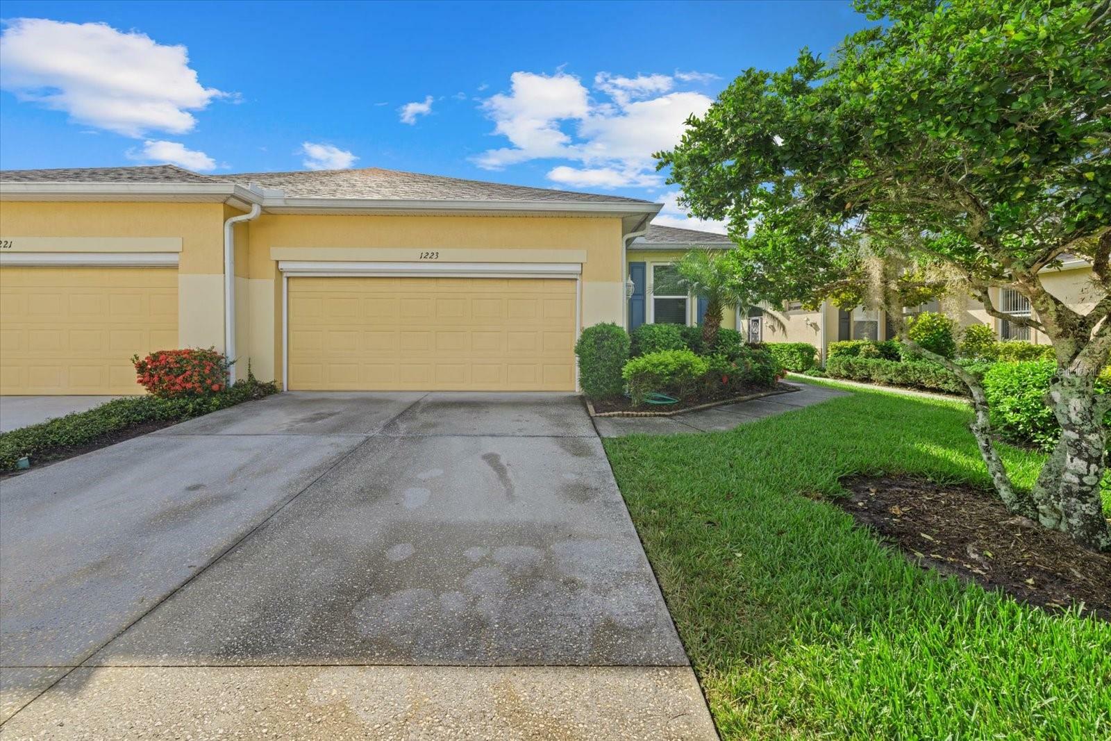 Property Photo:  1223 Fairway Greens Drive  FL 33573 