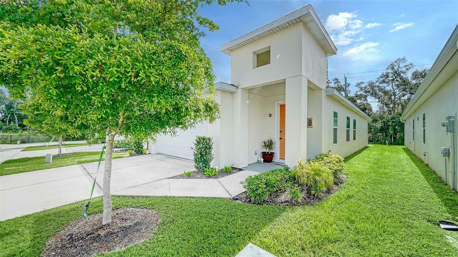 Property Photo:  1808 Little Bird Court  FL 34235 