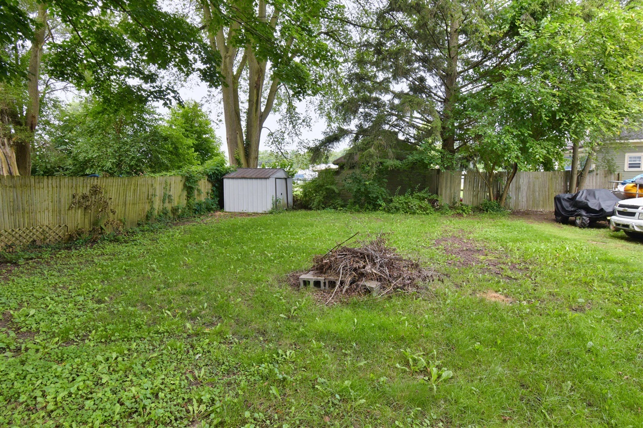 Property Photo:  