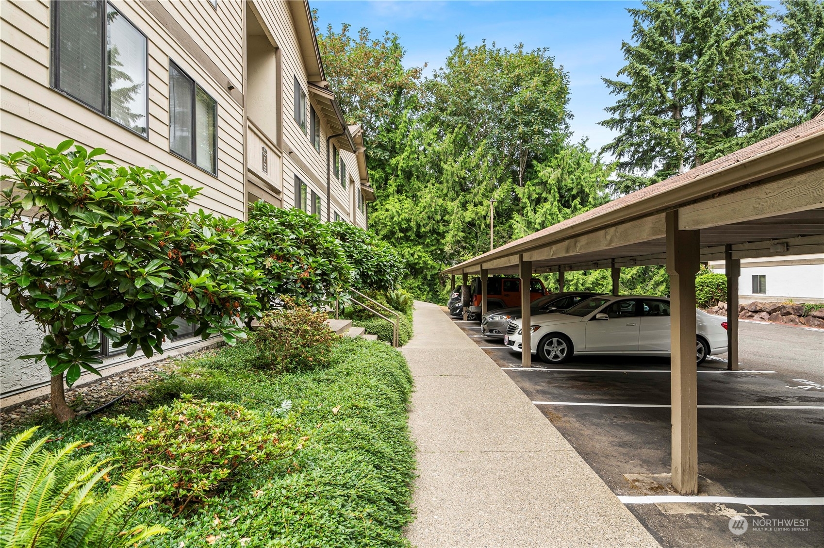 Property Photo:  222 NE Dogwood Street Ct C301  WA 98027 