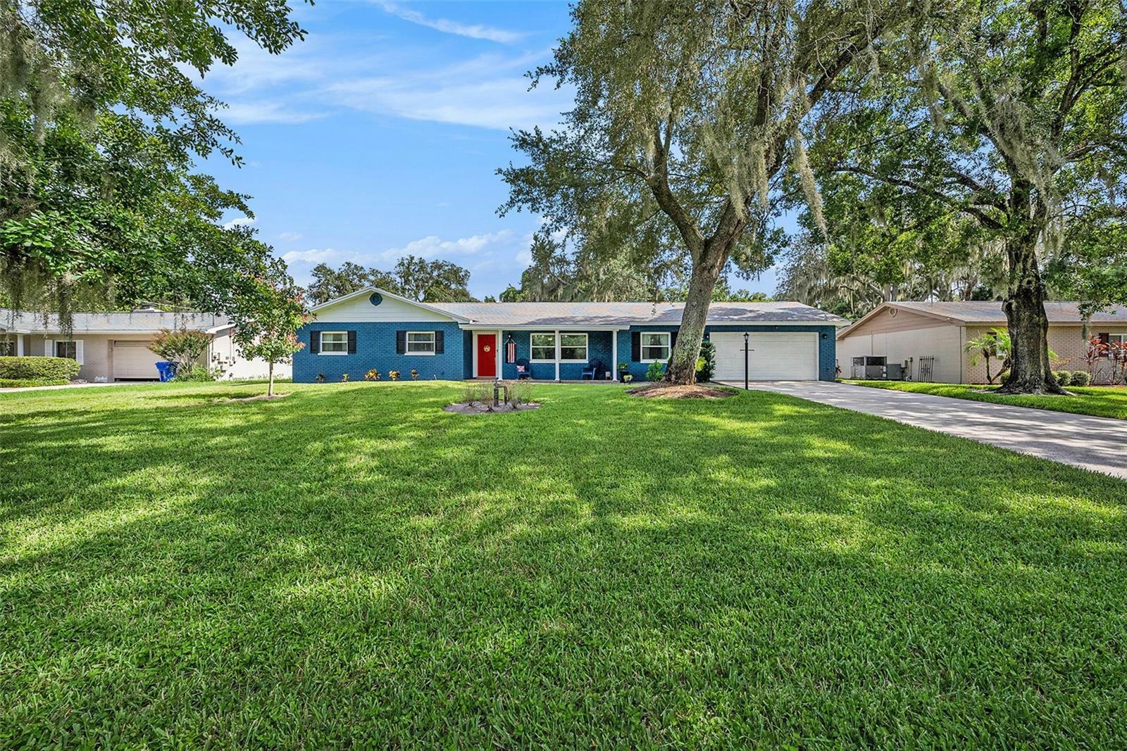 Property Photo:  115 W Anglewood Drive  FL 33511 