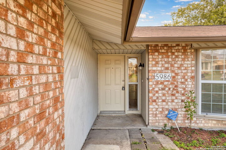 Property Photo: 5986 Midcrown Dr TX 78218