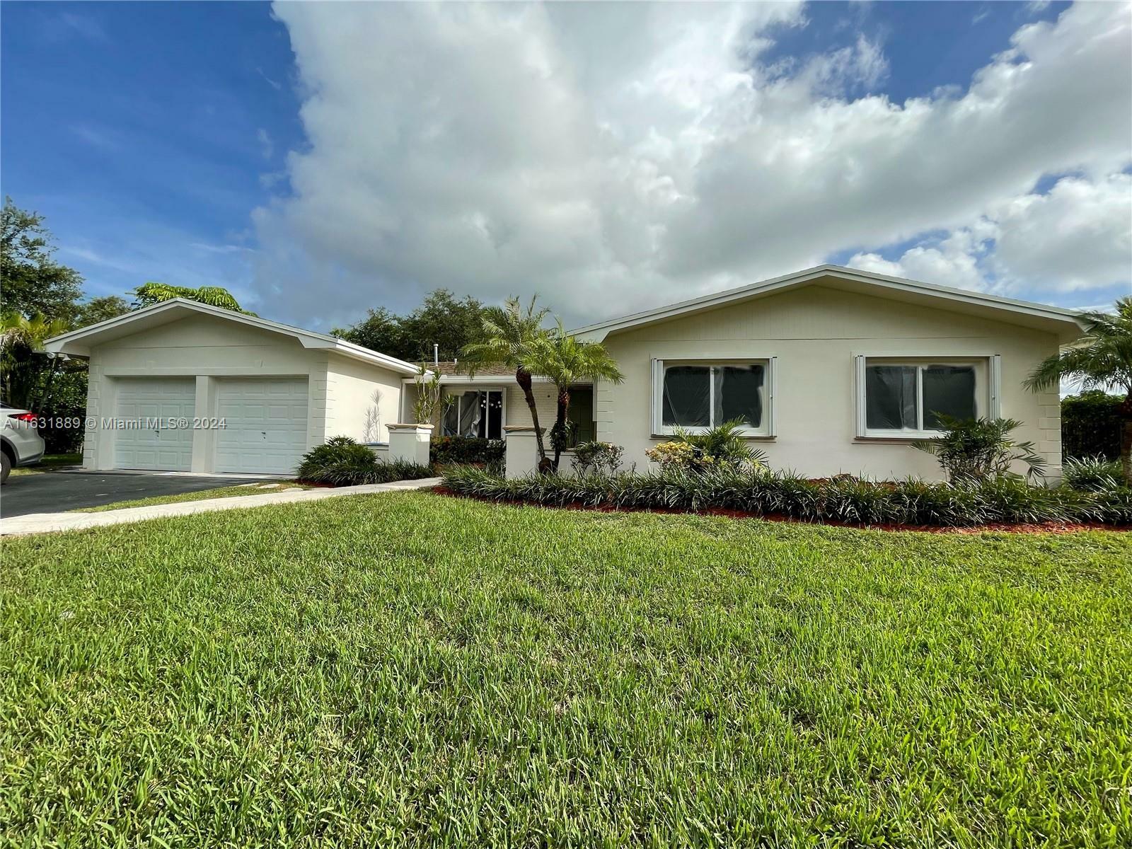 Property Photo:  10311 SW 119th St  FL 33176 