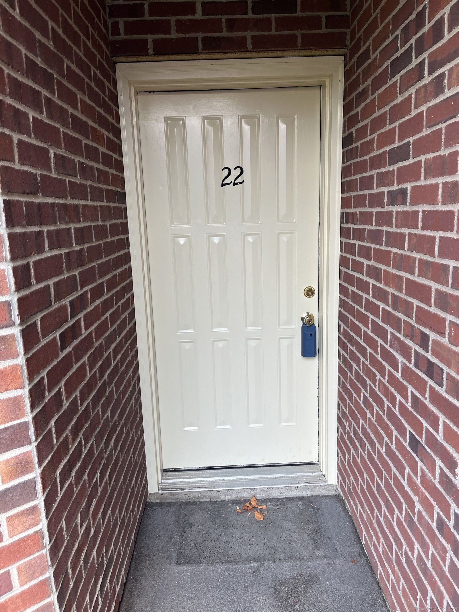 Property Photo:  295 Redstone Hill Road Apt 22  CT 06010 