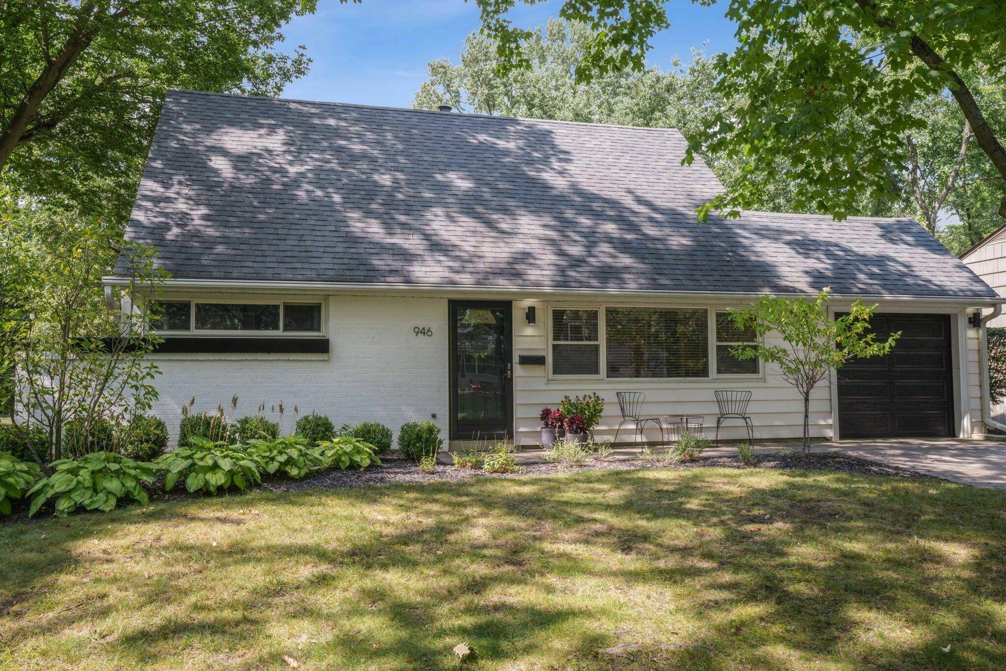 Property Photo:  946 Caniff Road  OH 43221 