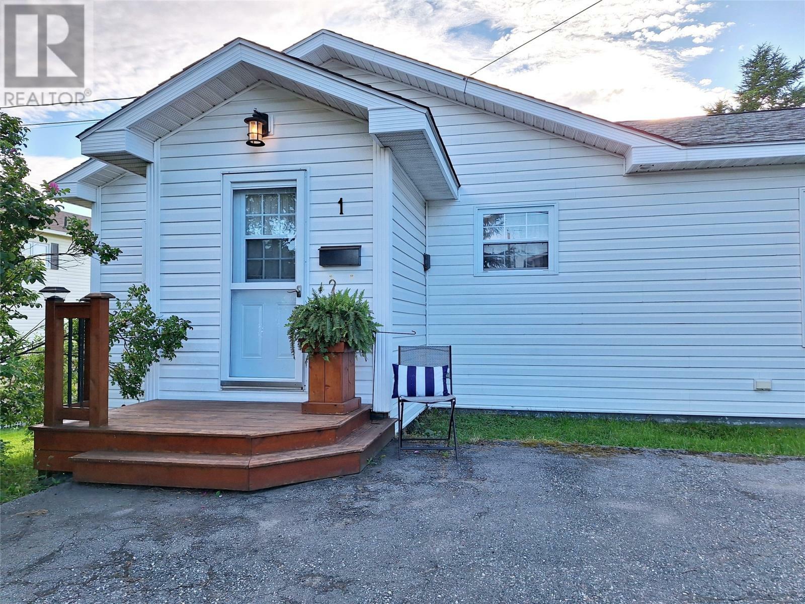 Property Photo:  1 Empire Avenue  NL A2N 1X4 