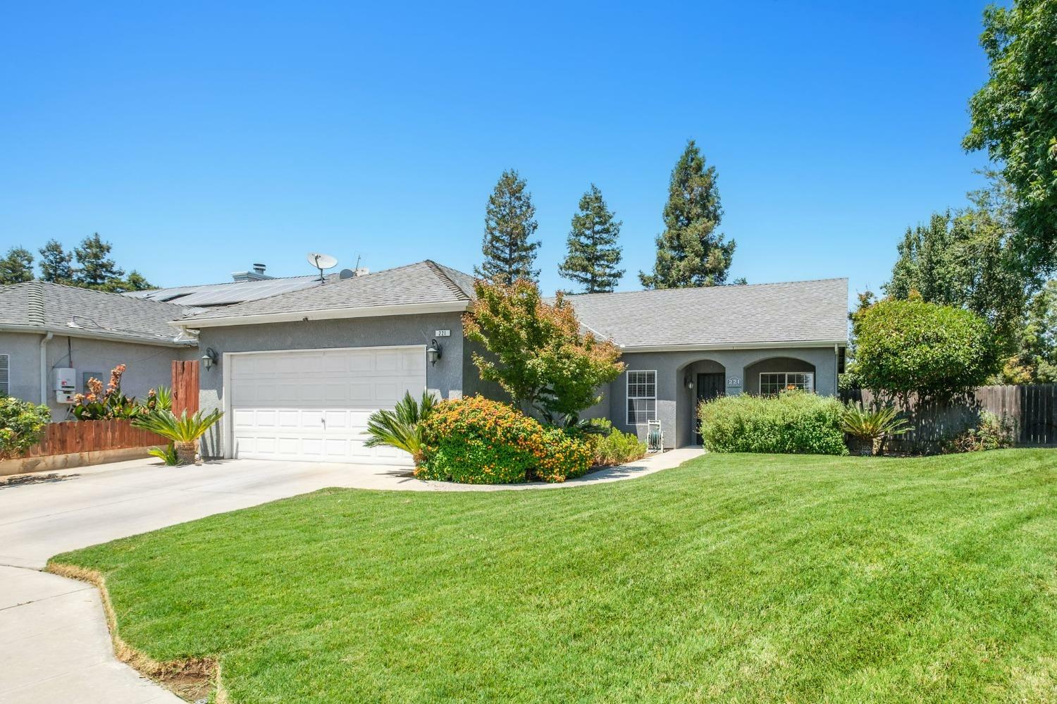 Property Photo:  221 W Chennault Avenue  CA 93611 