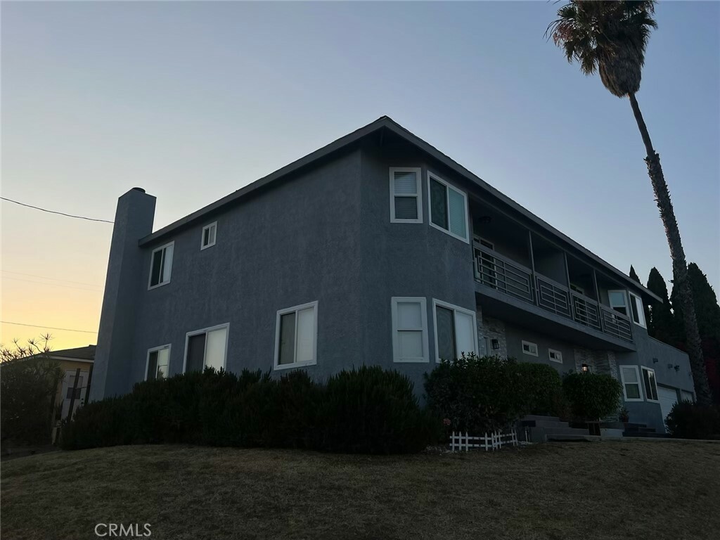 Property Photo:  8517 Glider Avenue  CA 90045 