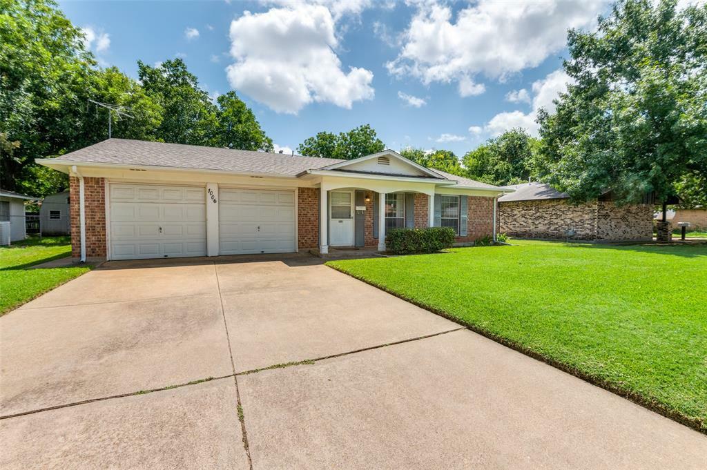 Property Photo: 1006 Fayette Drive TX 76039