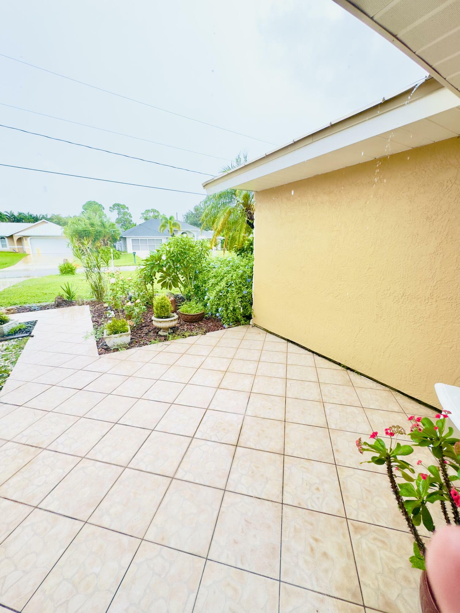 Property Photo:  510 SE Cliff Road  FL 34984 