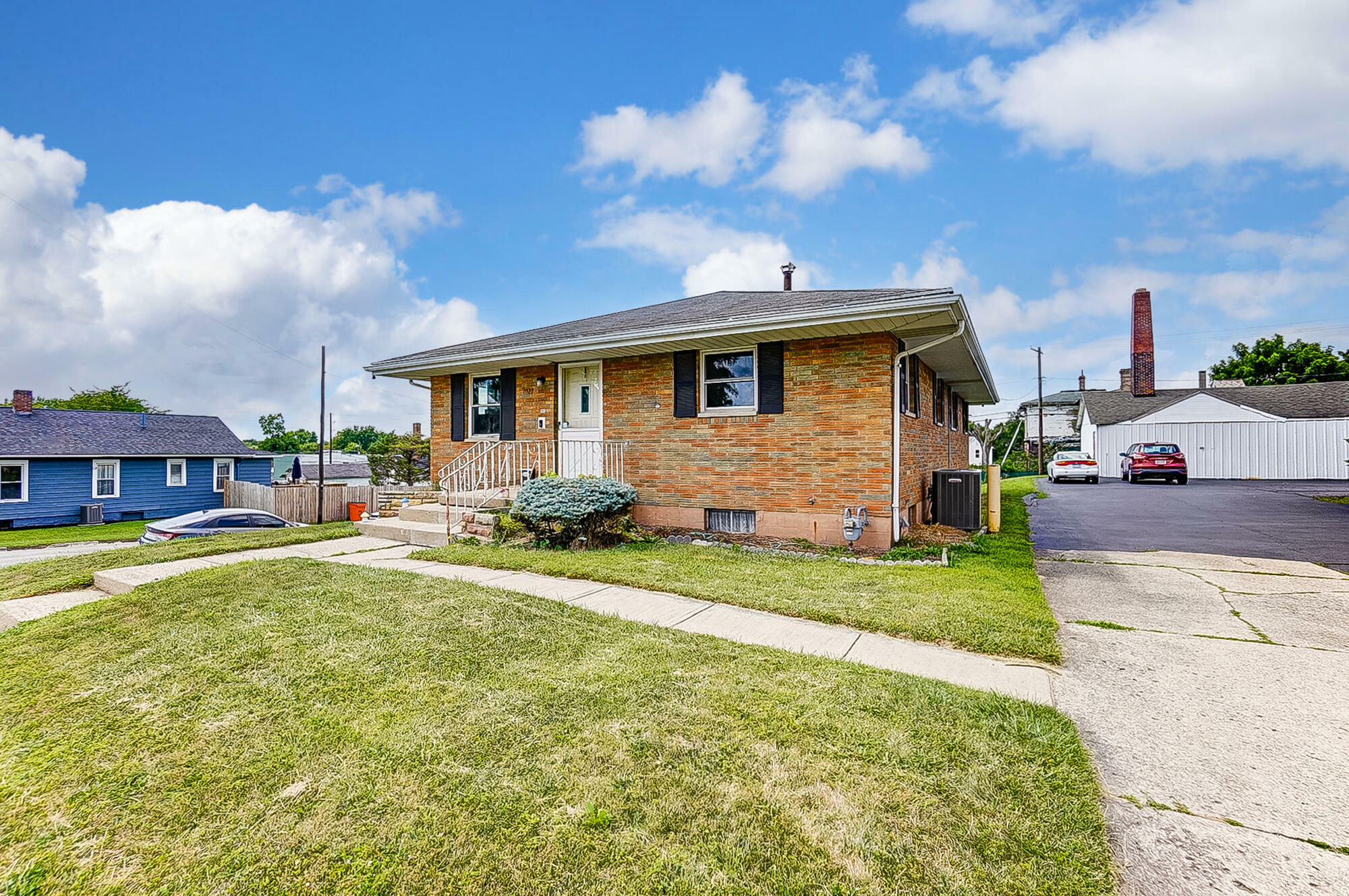 Property Photo:  1027 Pine Street  OH 45505 