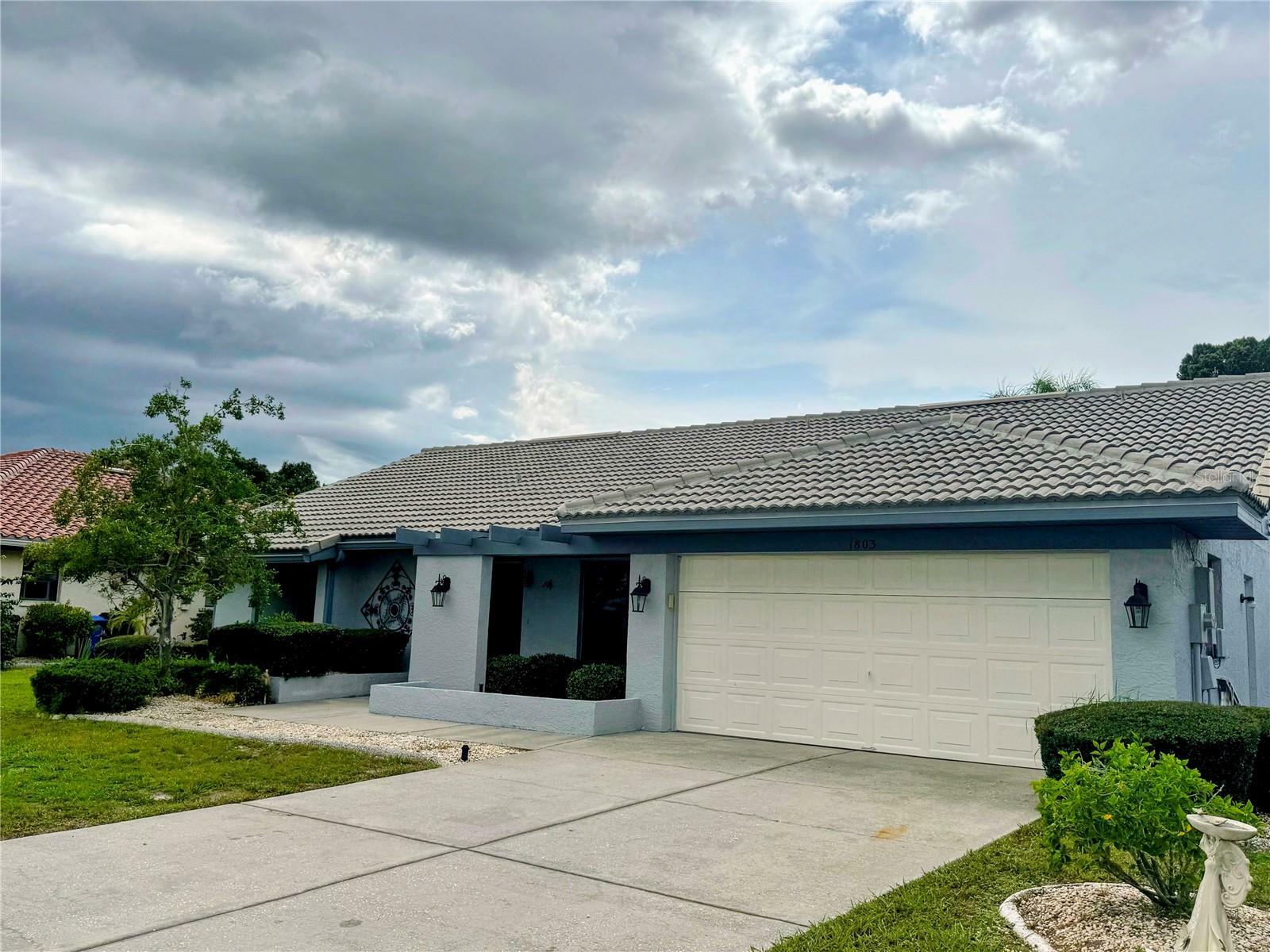 Property Photo:  1803 Wolf Laurel Drive  FL 33573 