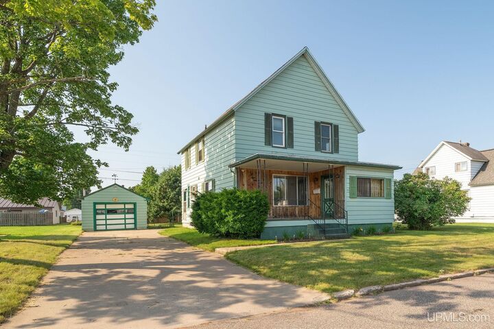 808 Wabash Street  Ishpeming MI 49849 photo