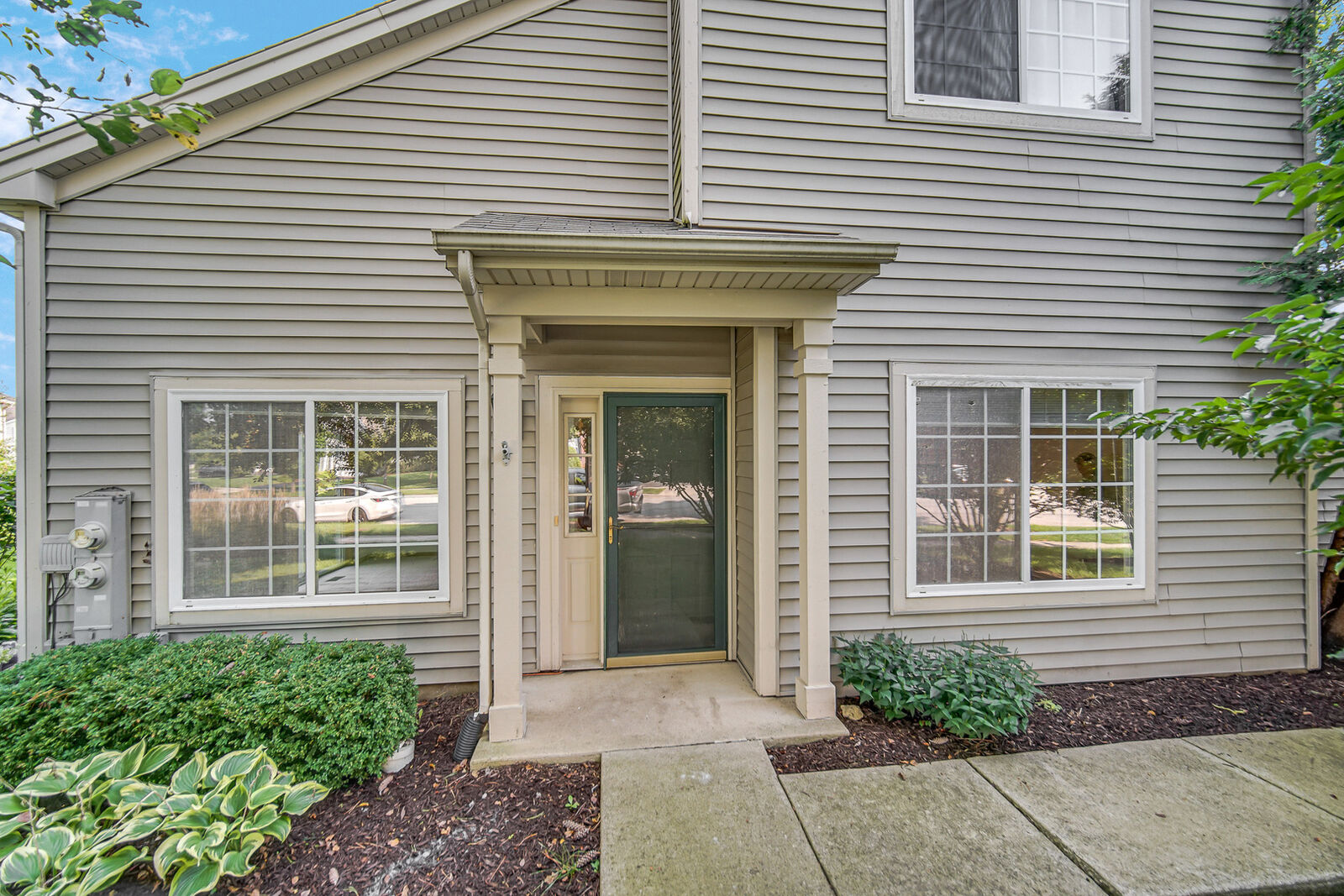 Property Photo:  275 Thornwood Way A  IL 60177