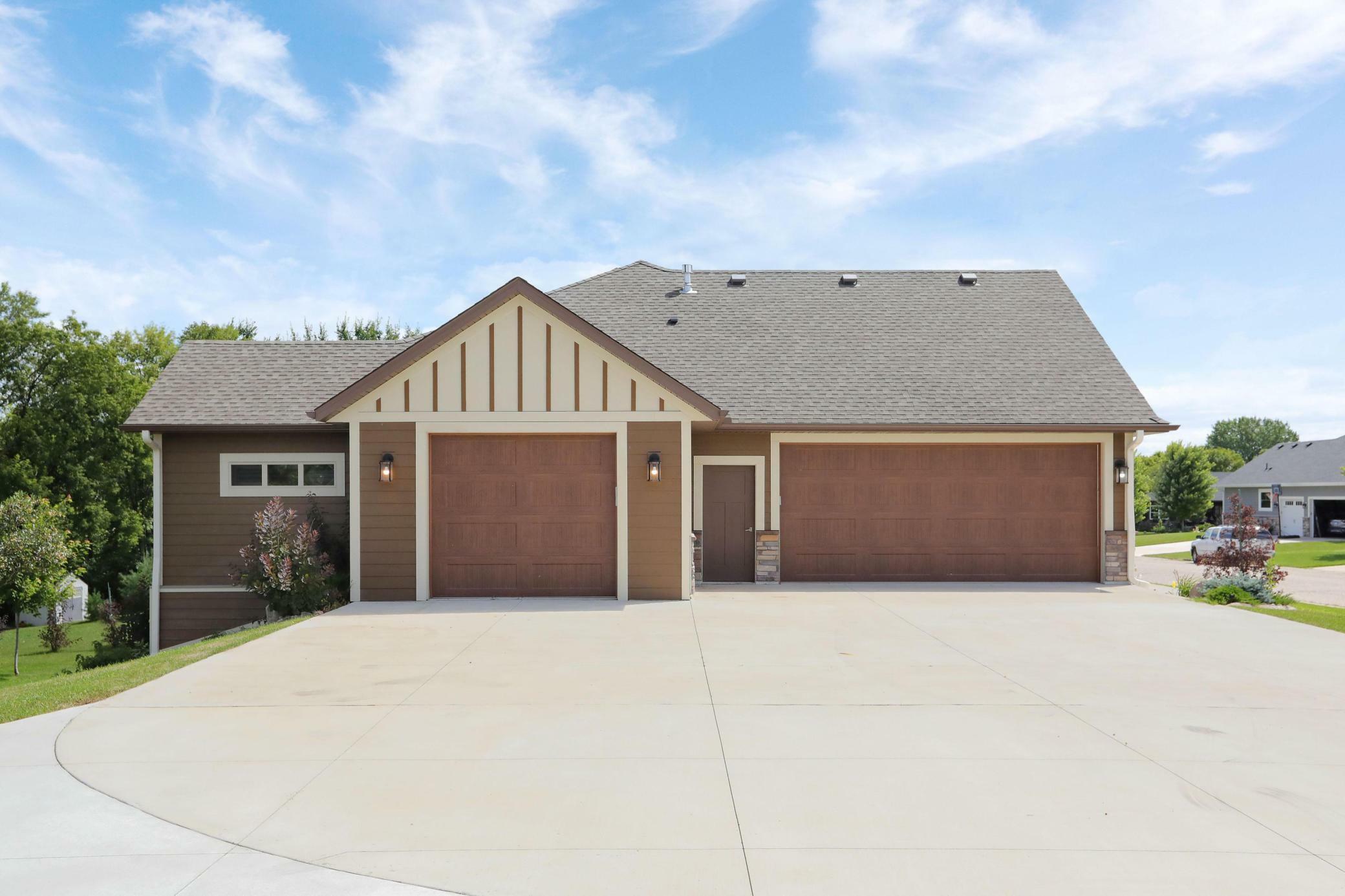 Property Photo:  1011 Homestead Drive  MN 55352 