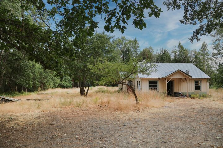Property Photo: 5525 Caves Highway OR 97523