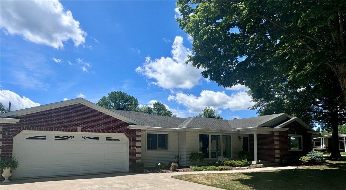 Property Photo:  502 Lincoln Avenue  IL 62411 