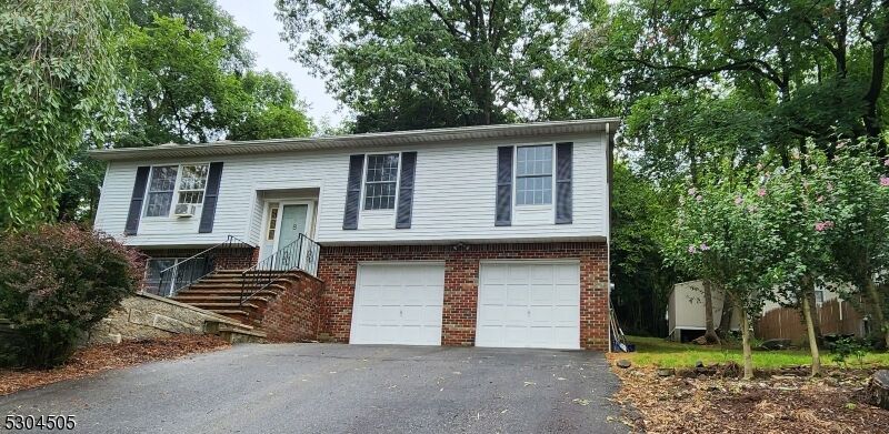 Property Photo:  8 Nakomis Path  NJ 07035