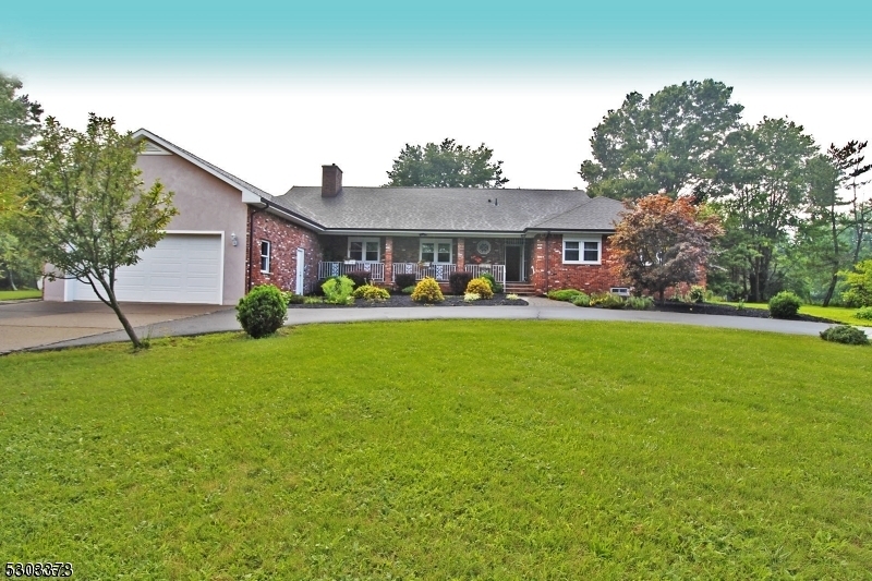 Property Photo:  5 Hampton Rd  NJ 08867 