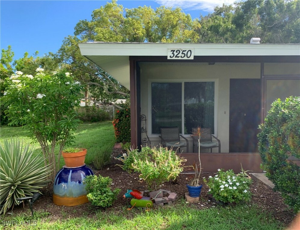 Property Photo:  3250 Ramblewood Circle  FL 34237 