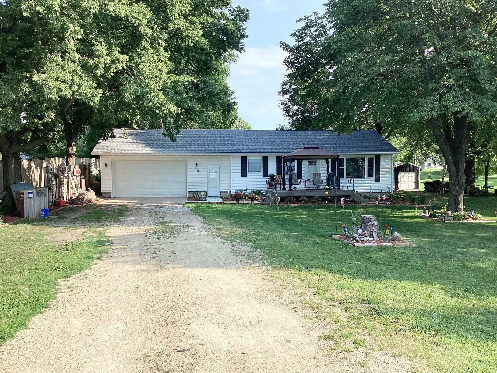 Property Photo:  608 Lakeshore Drive  MN 56032 