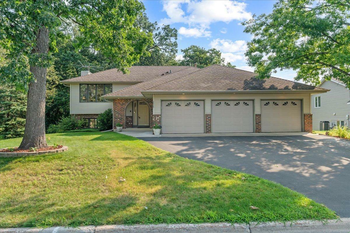 Property Photo:  2065 Helmo Avenue N  MN 55128 