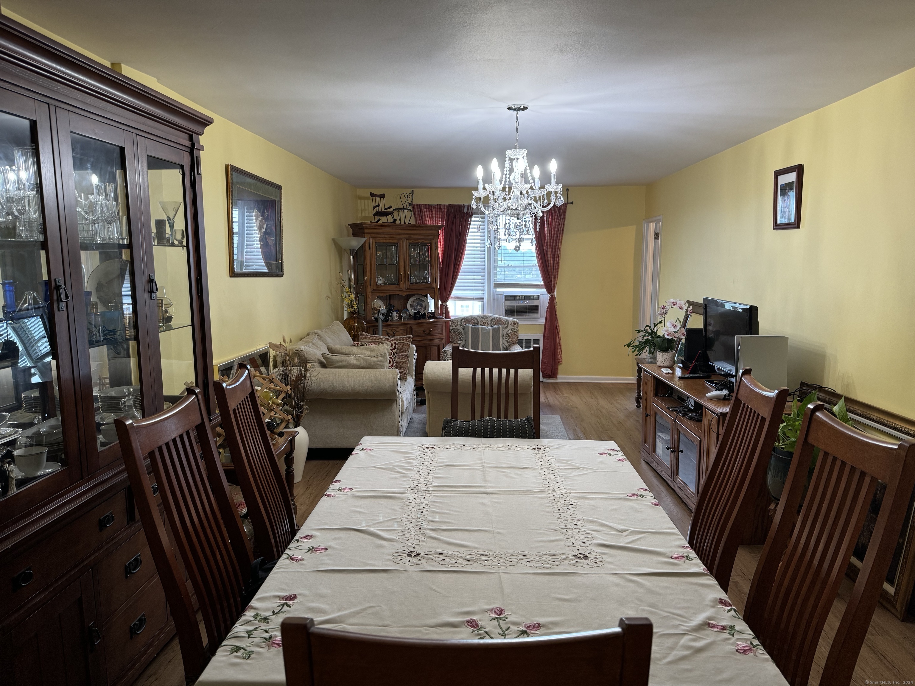 Property Photo:  39 Glenbrook Road Apt 5U  CT 06902 